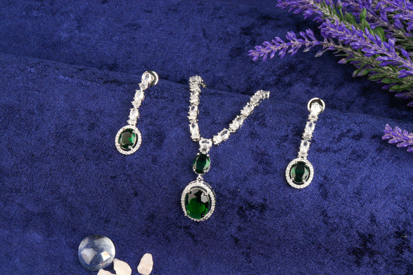 Deep Green Crystal Silverstring Necklace Set